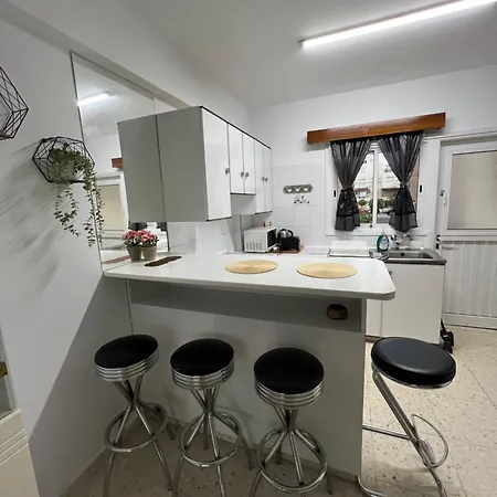 Vandrarhem Rooms Stadiou Larnaca